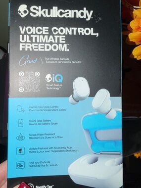 Skullcandy True Wireless Earbuds — Black and Light Blue